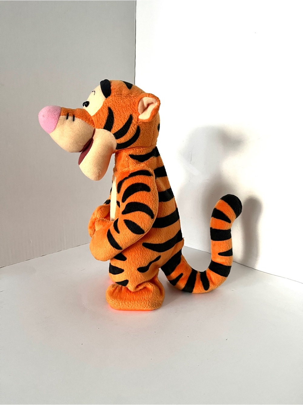 Vintage 1998 Mattel Disney Tigger – Talking & Bouncing – 12”